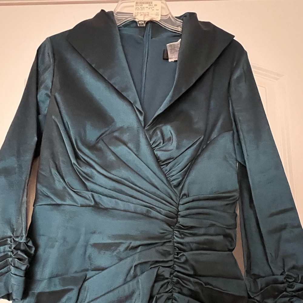 Tadashi Collection Aqua formal gown. Never worn size 8.